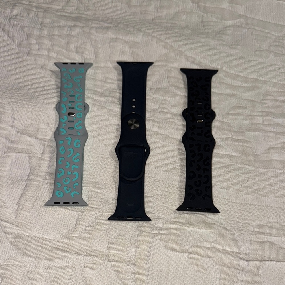Source Unknown Black and Green Arm & Wristbands